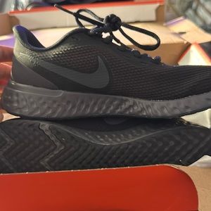 Women’s Nike Revolution 5